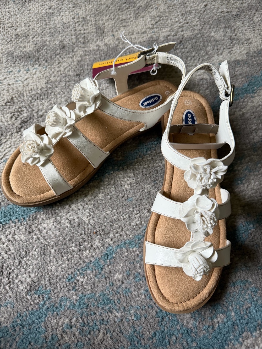 Dr. Scholl's Size 6.5 White Floral Strap Sandals